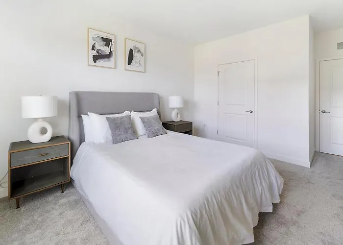 Landing Stunning 1Bd Pool Clubhouse Apartment