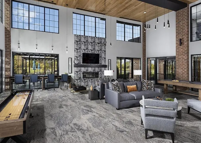 Landing Stunning 1Bd Pool Clubhouse Apartment