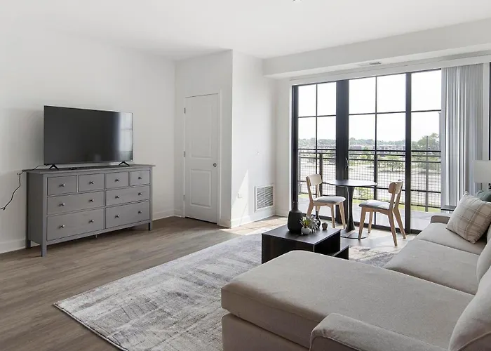 Landing Stunning 1Bd Pool Clubhouse Apartment