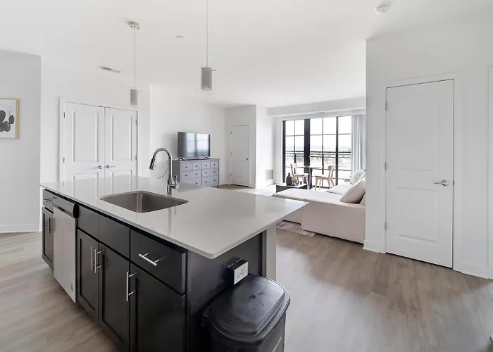 Landing Stunning 1Bd Pool Clubhouse Schaumburg