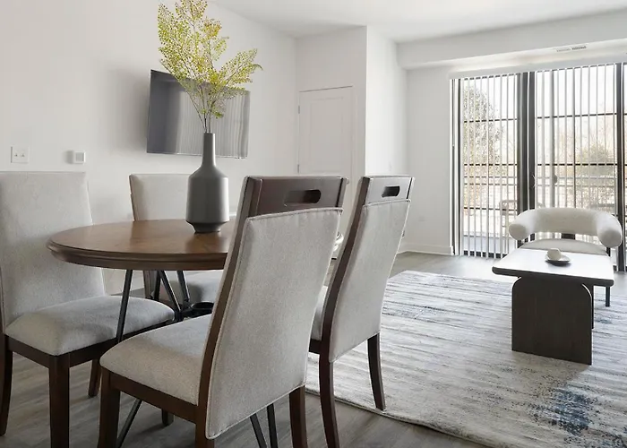 Landing Stunning 1Bd Pool Clubhouse * Schaumburg