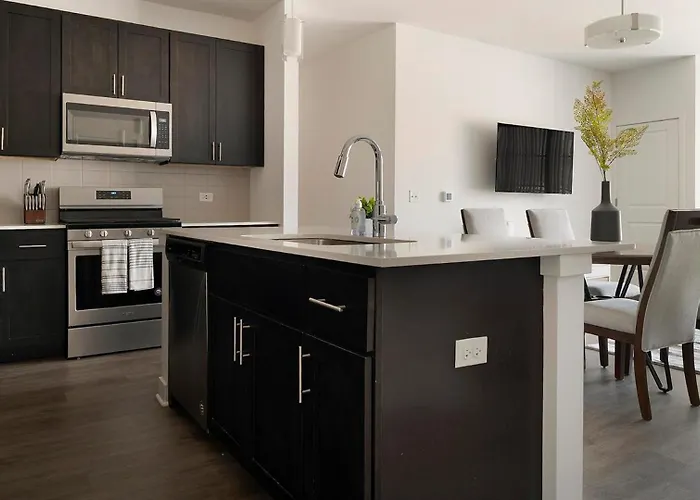 Landing Stunning 1Bd Pool Clubhouse * Schaumburg
