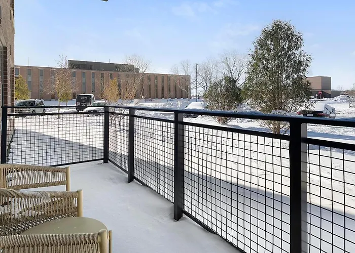 Landing Stunning 1Bd Pool Clubhouse * Schaumburg
